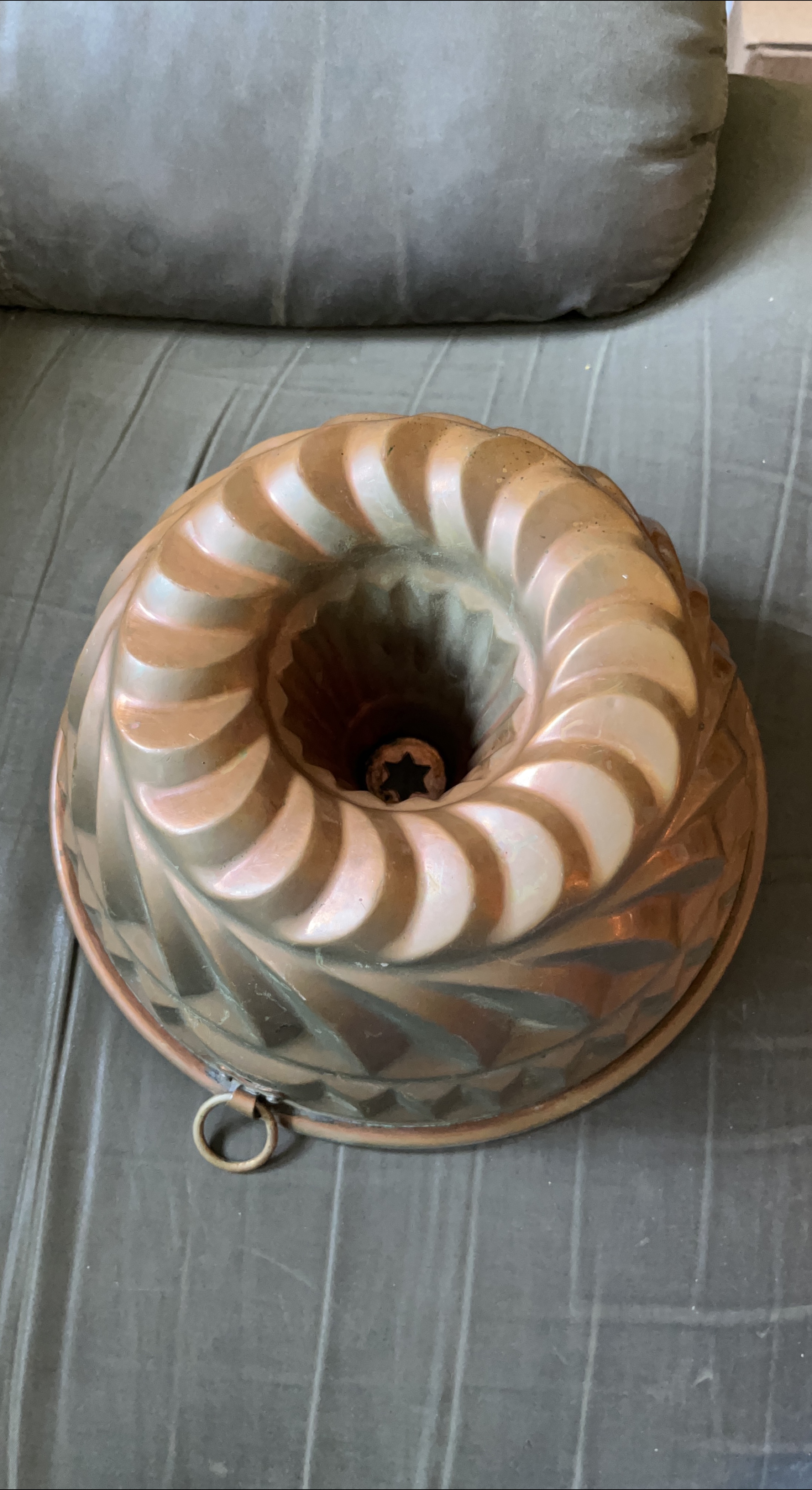 Vintage Copper Bundt Pan thumbnail