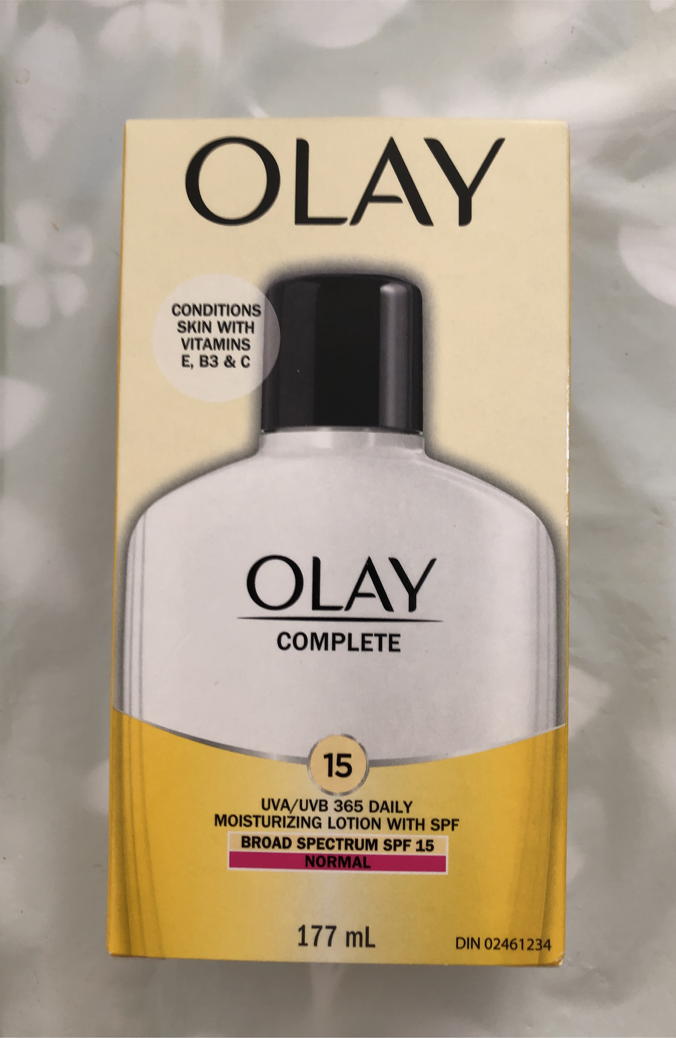 Unopened Olay Complete Moisturizing Lotion SPF 15 thumbnail