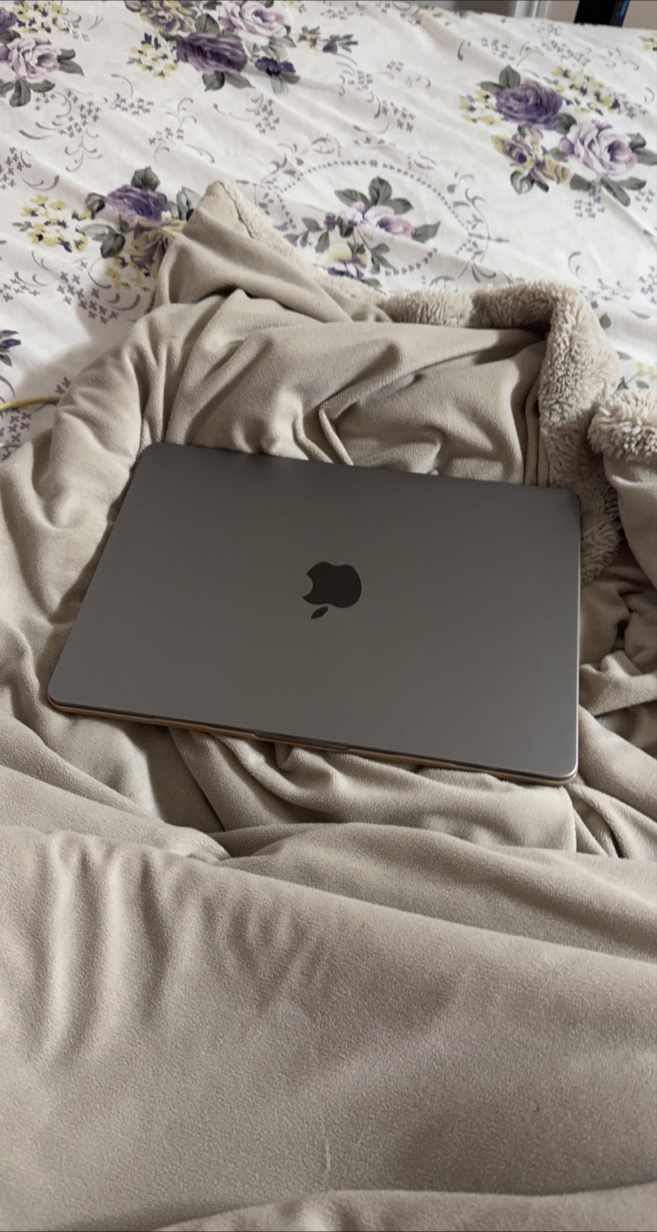 MacBook Air M2 thumbnail