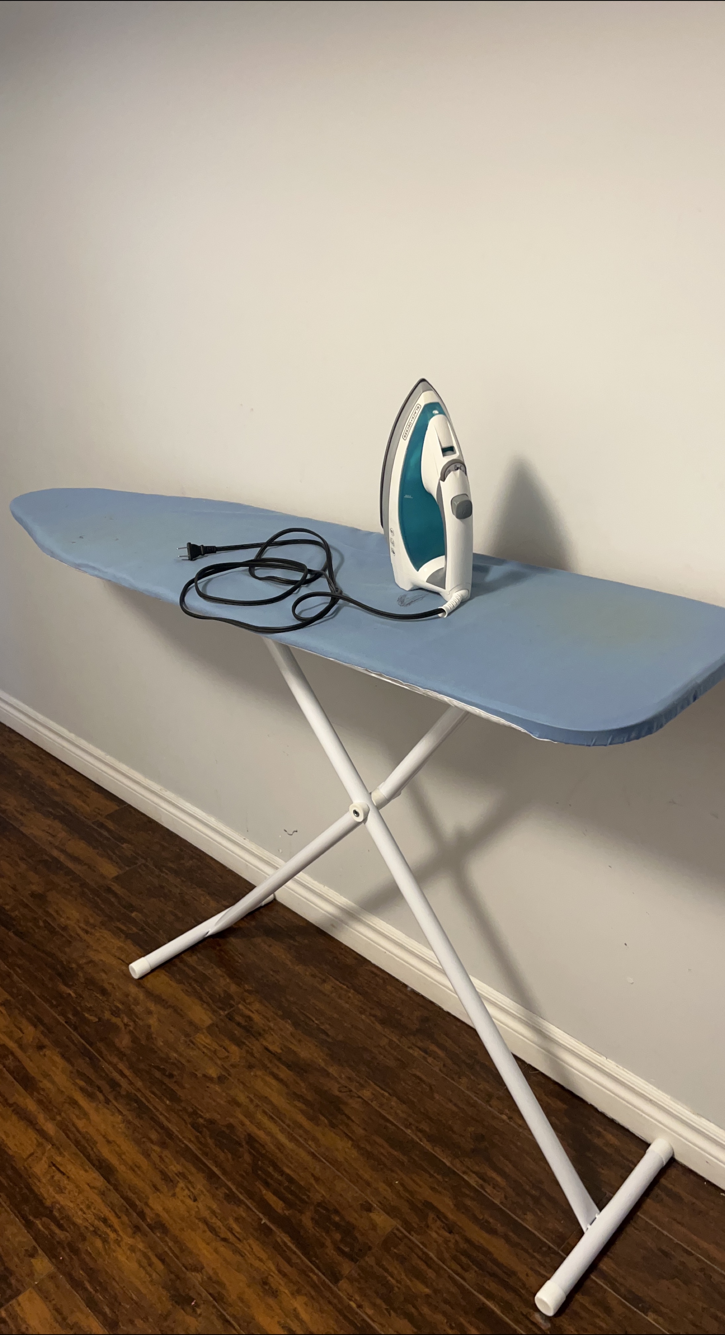 Black+Decker Iron and Ironing Board thumbnail