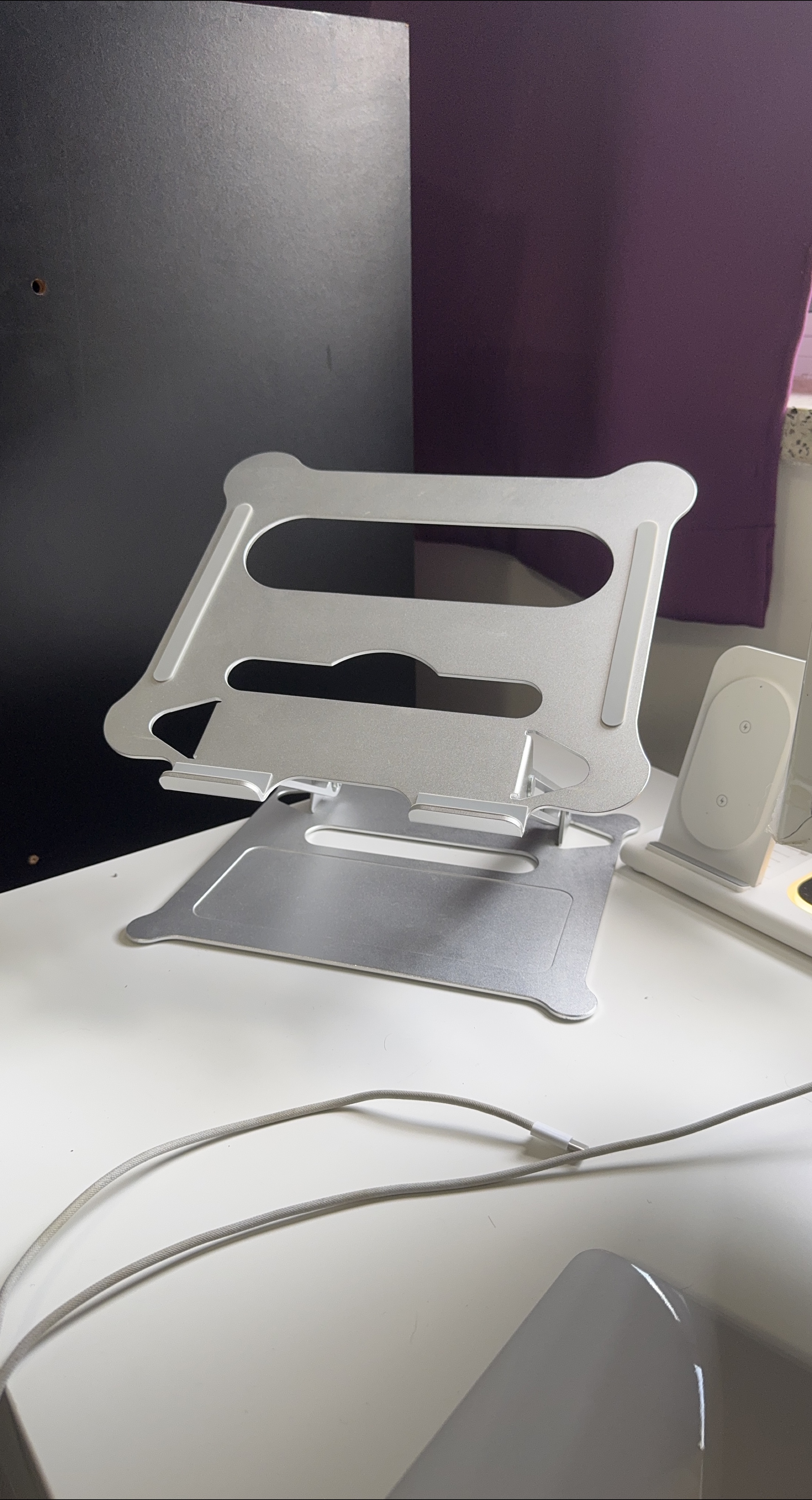 Silver Aluminum Laptop Stand thumbnail