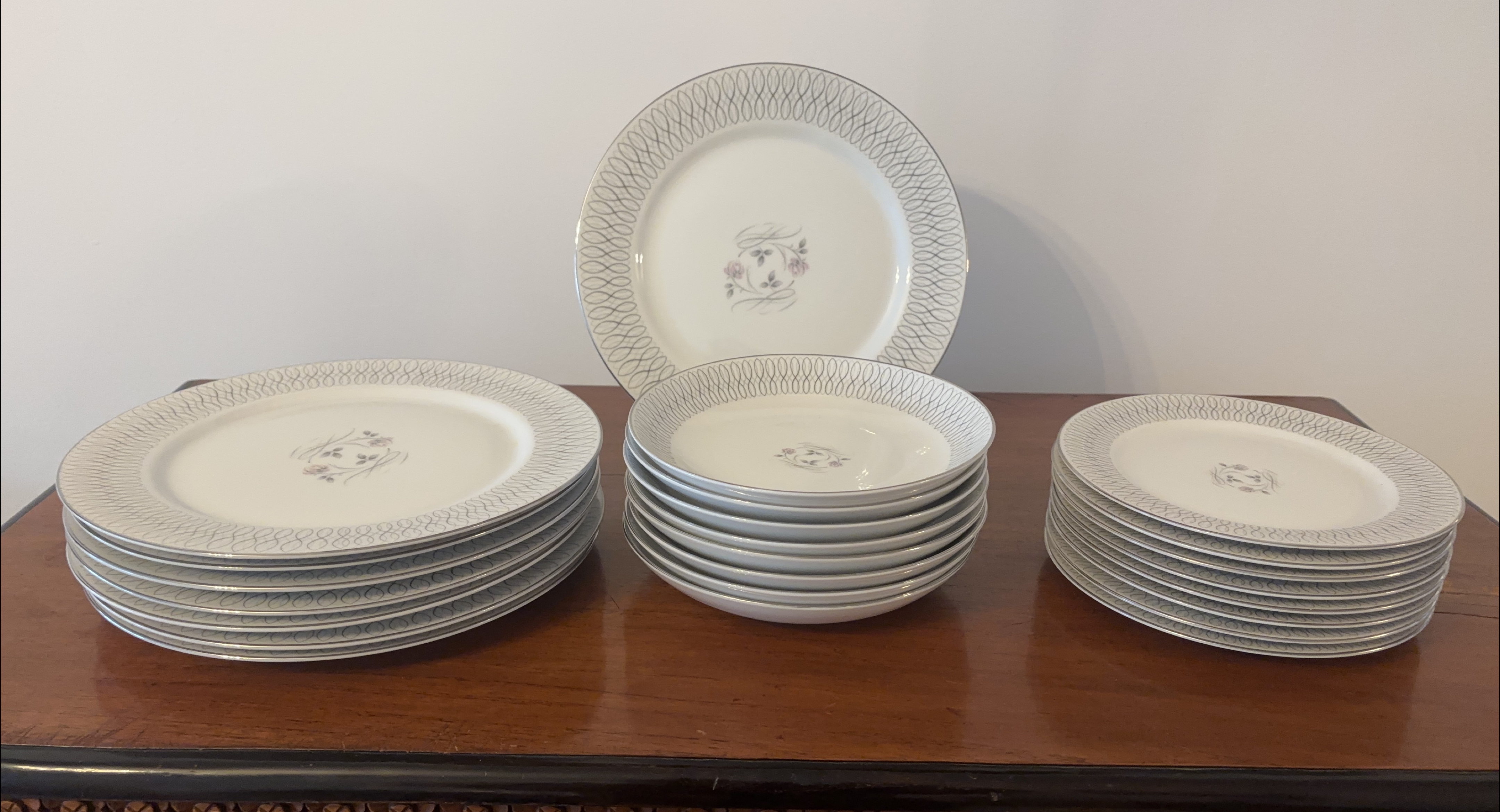 Harmony House Daphne 24 Piece China Set thumbnail
