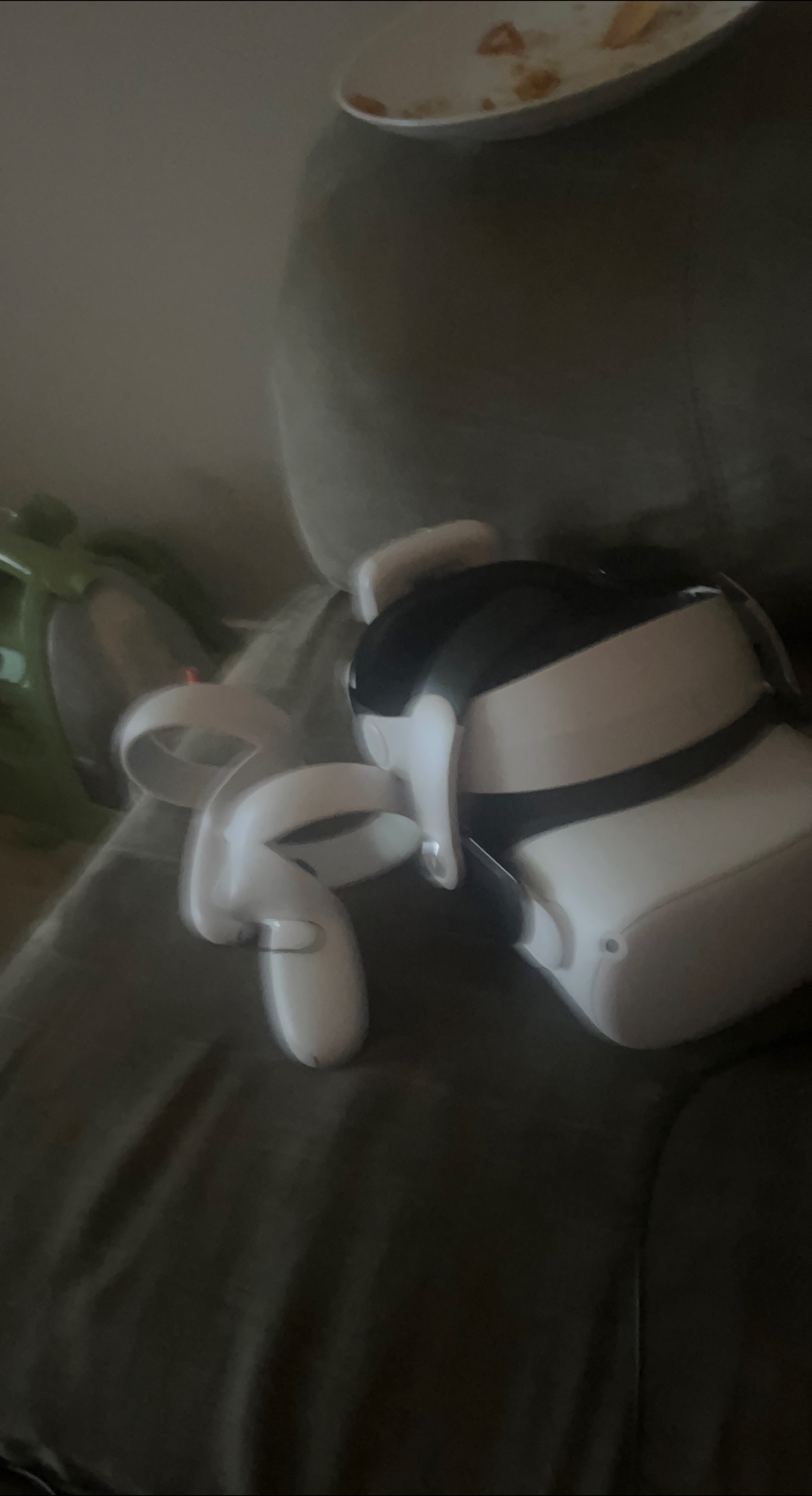 Oculus Quest 2 VR Headset thumbnail