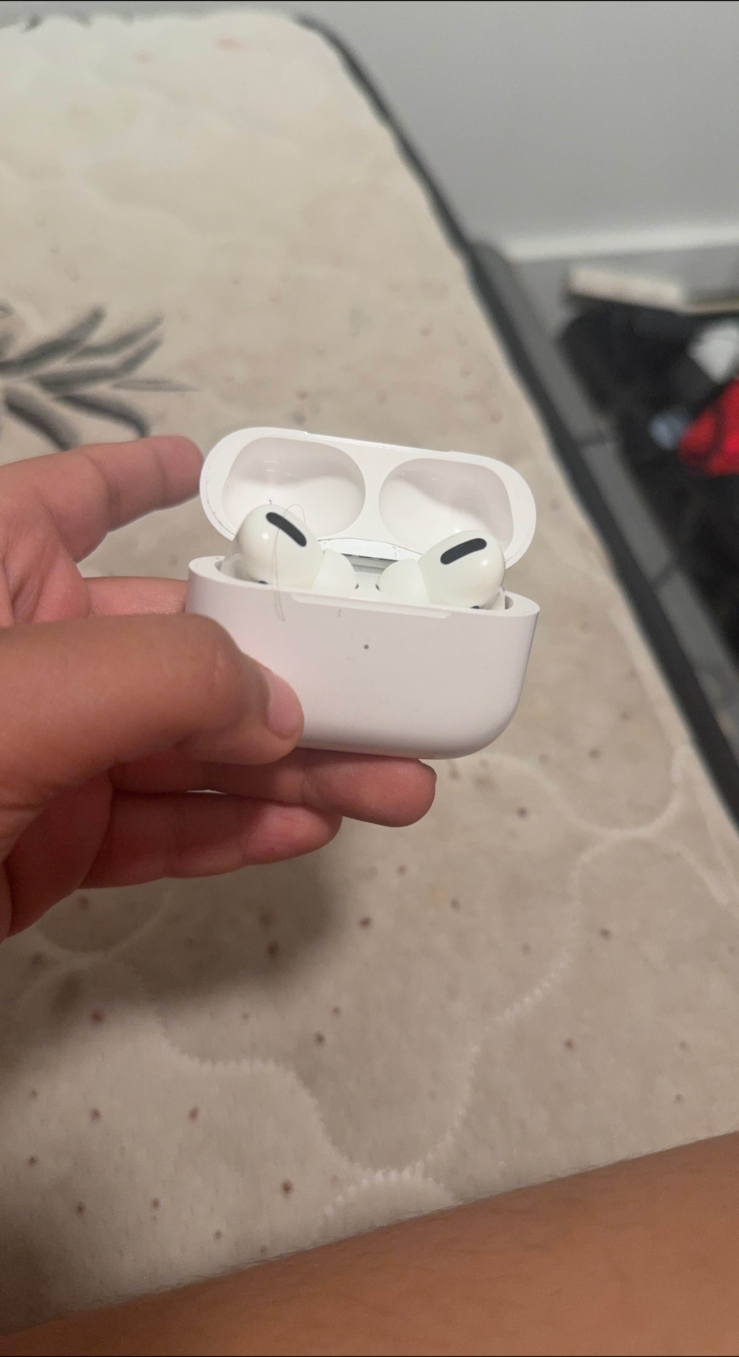 Apple AirPods Pro thumbnail