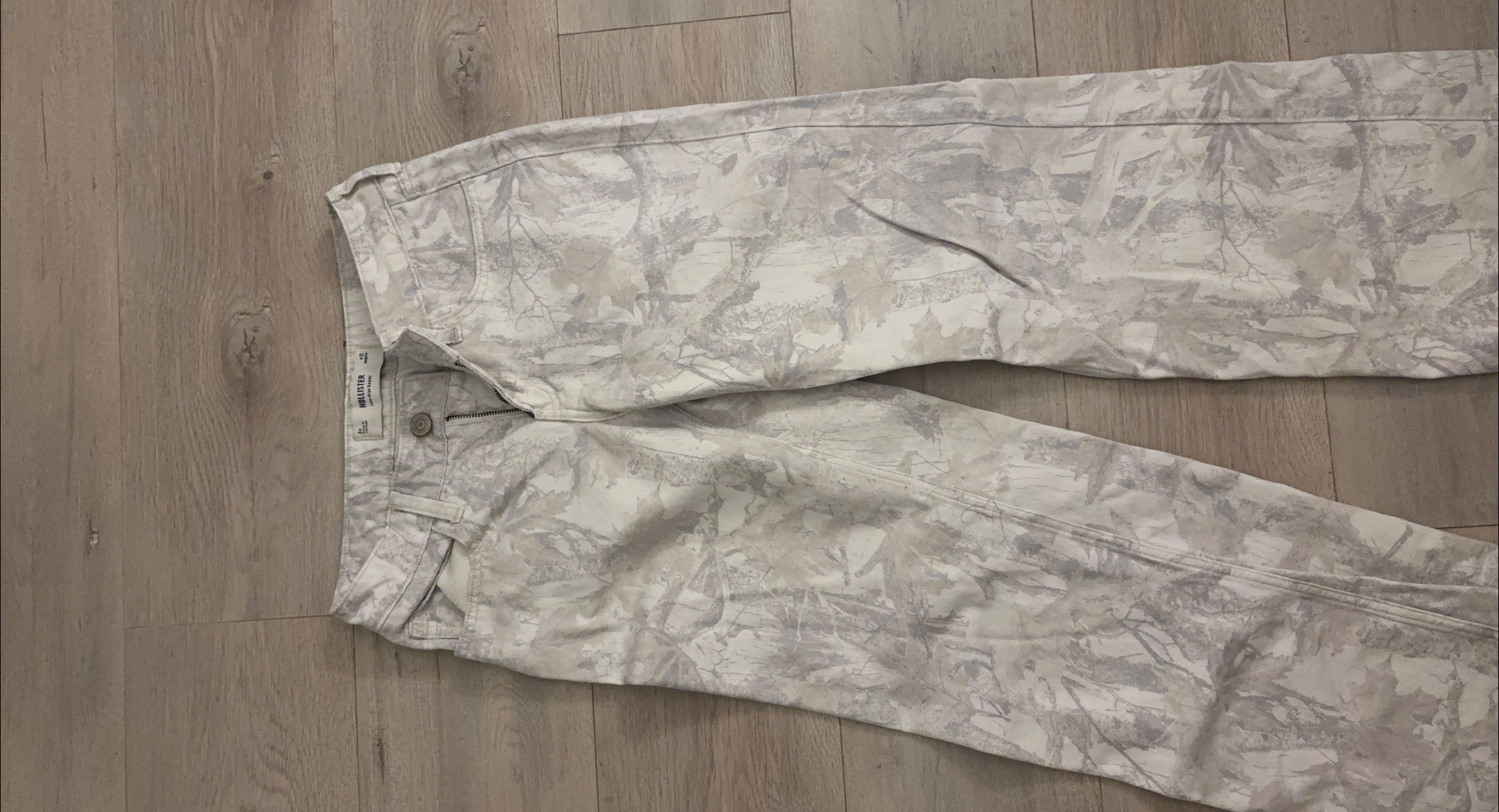 Hollister Low Rise Baggy Jeans - Size 25 thumbnail