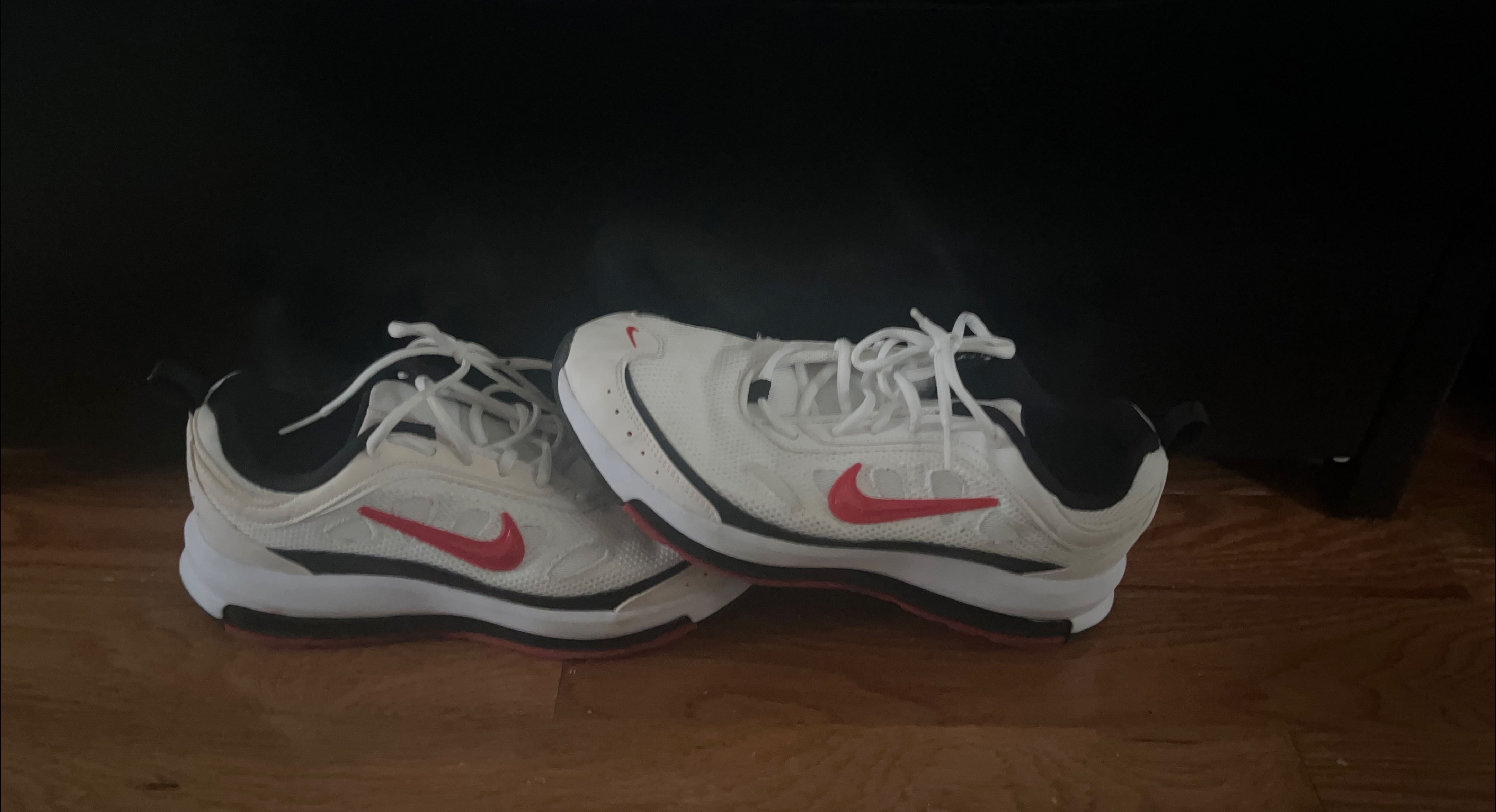 Nike white & red sneakers SIZE 9 thumbnail