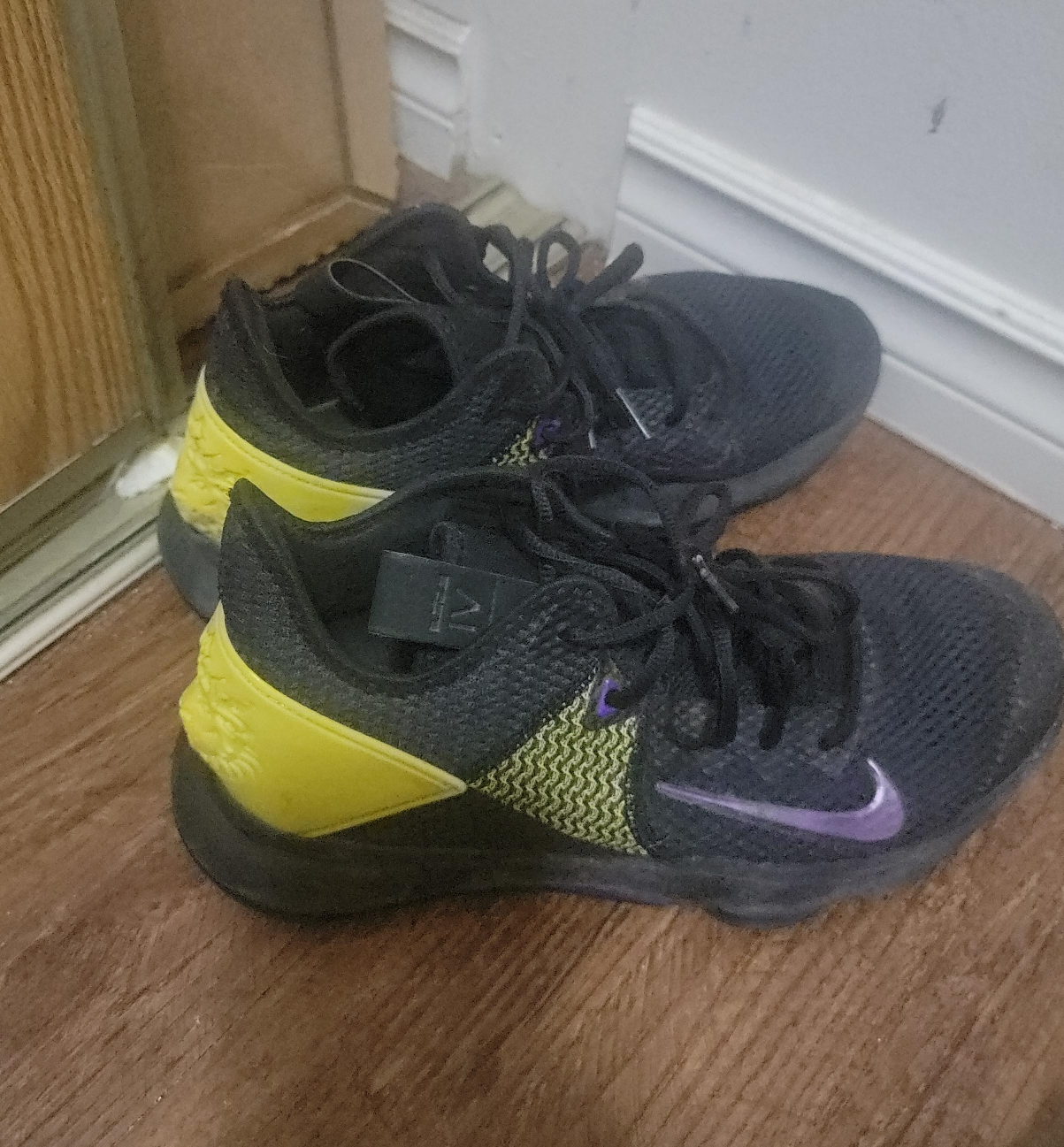 Nike LeBron Witness 4 Black Opti Yellow Lion thumbnail