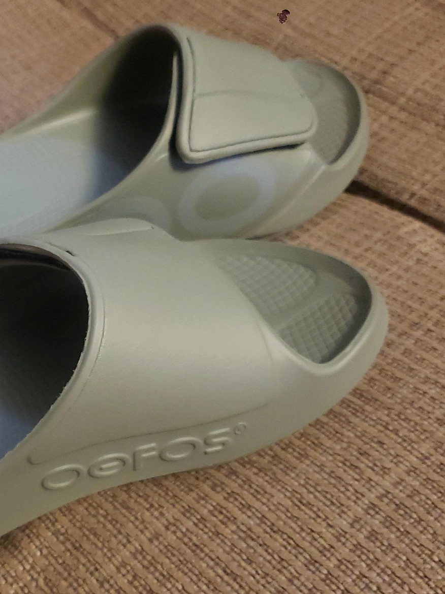 OOFOS Slide Sandals