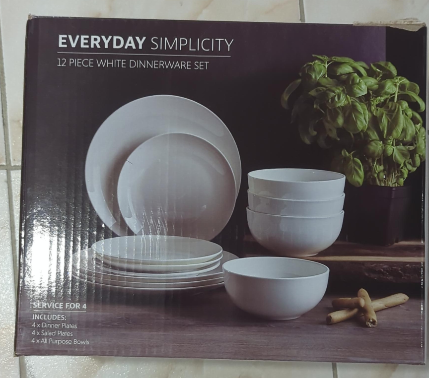 Everyday Simplicity 12-Piece White Dinnerware Set thumbnail