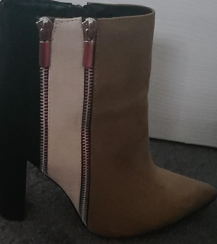 Diane US8/UK6 Ankle Boots thumbnail