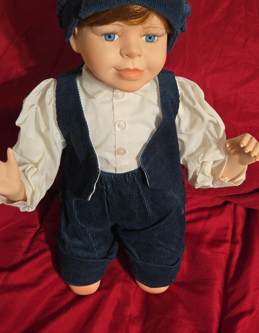 Kissing Porcelain Dolls (Set of 2) thumbnail