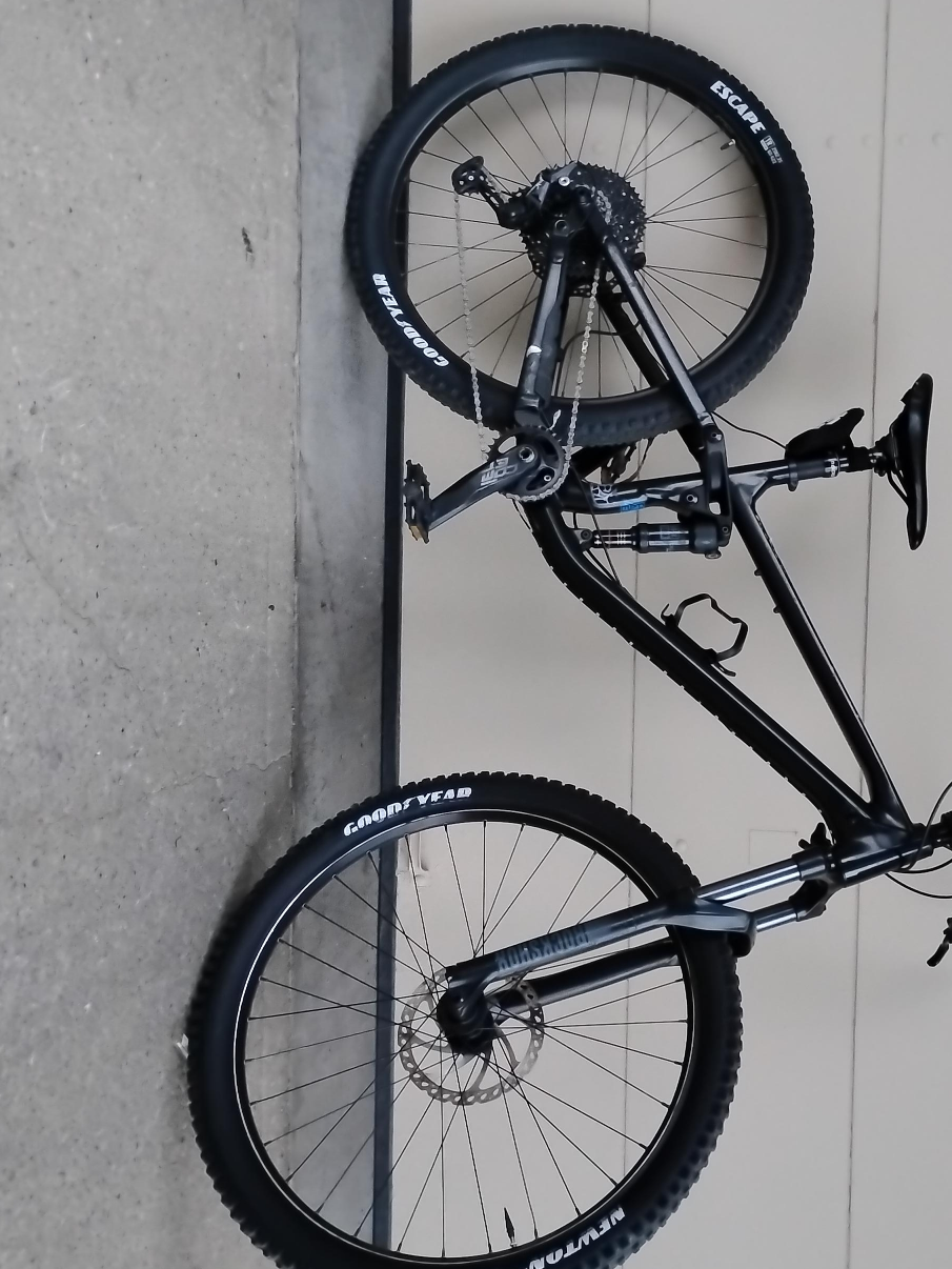 Mountain Bike - Rockshox Suspension, Goodyear Tires thumbnail