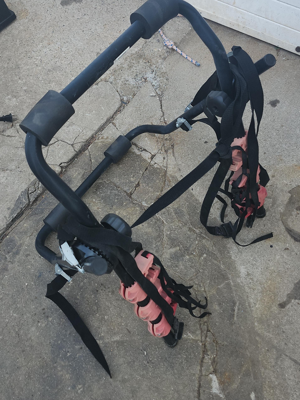Bike Rack-Universal Fit 3 bikes. price firm. excellent condition thumbnail