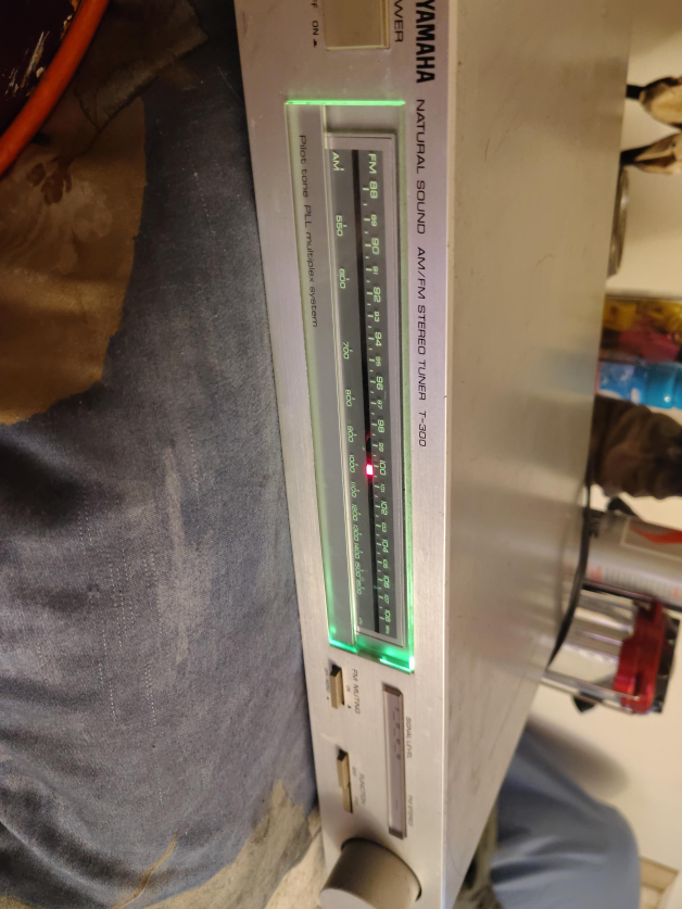 Yamaha Natural Sound AM/FM Stereo Tuner T-300 thumbnail