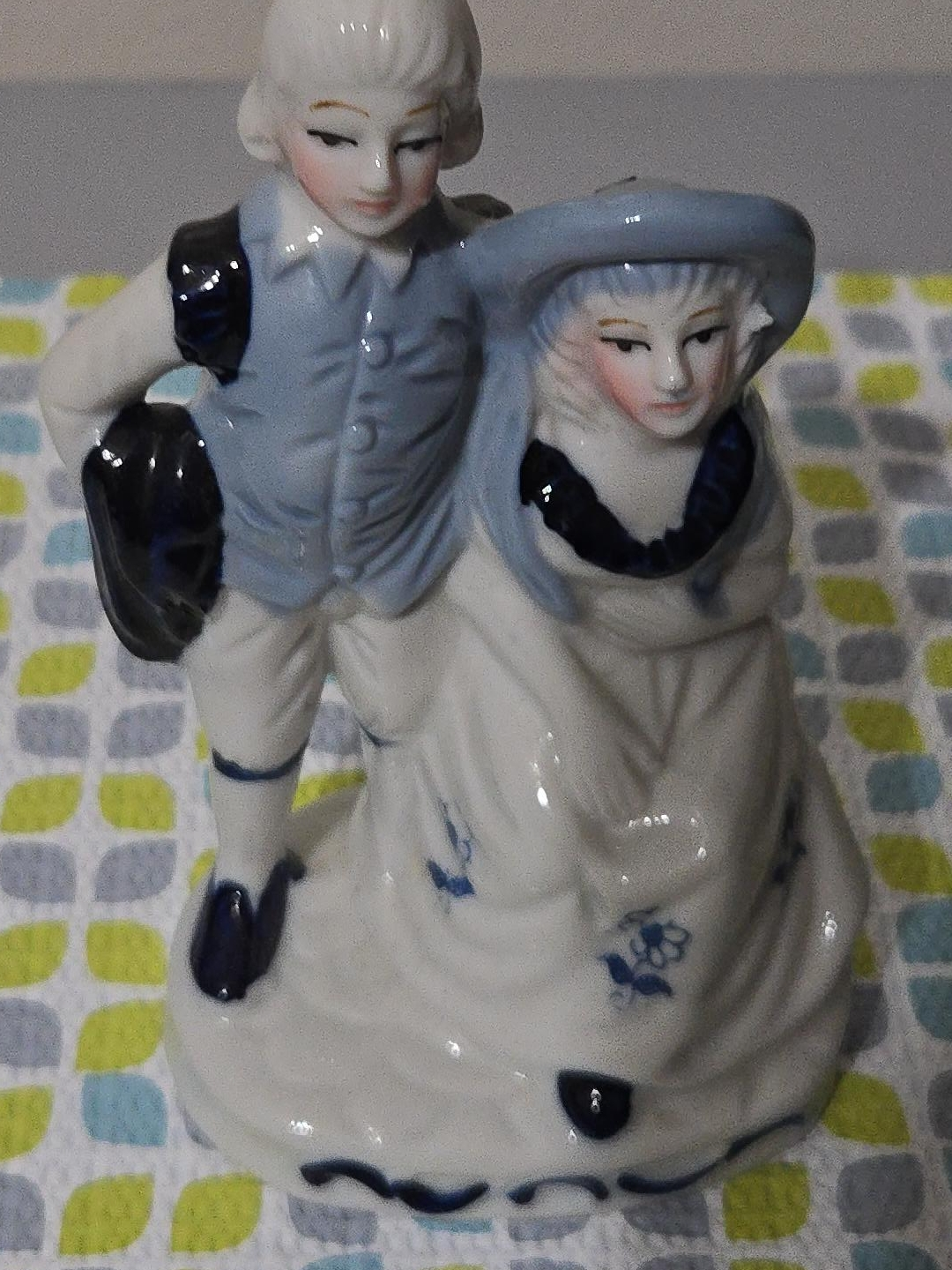 Vintage Porcelain Figurine Couple thumbnail