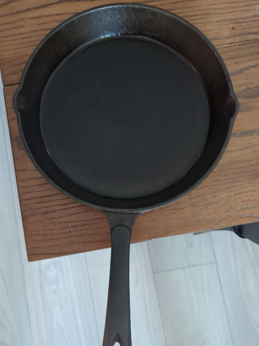 Pre seasoned Cast Iron Skillet 10 inch 🇨🇦 thumbnail