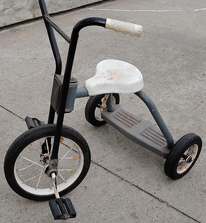 Vintage Tricycle - Kids Ride-On Toy thumbnail