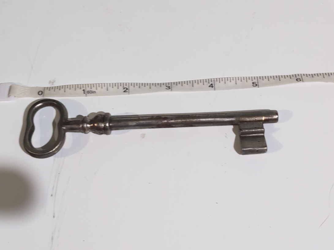 Antique Skeleton Key - 6 Inches thumbnail