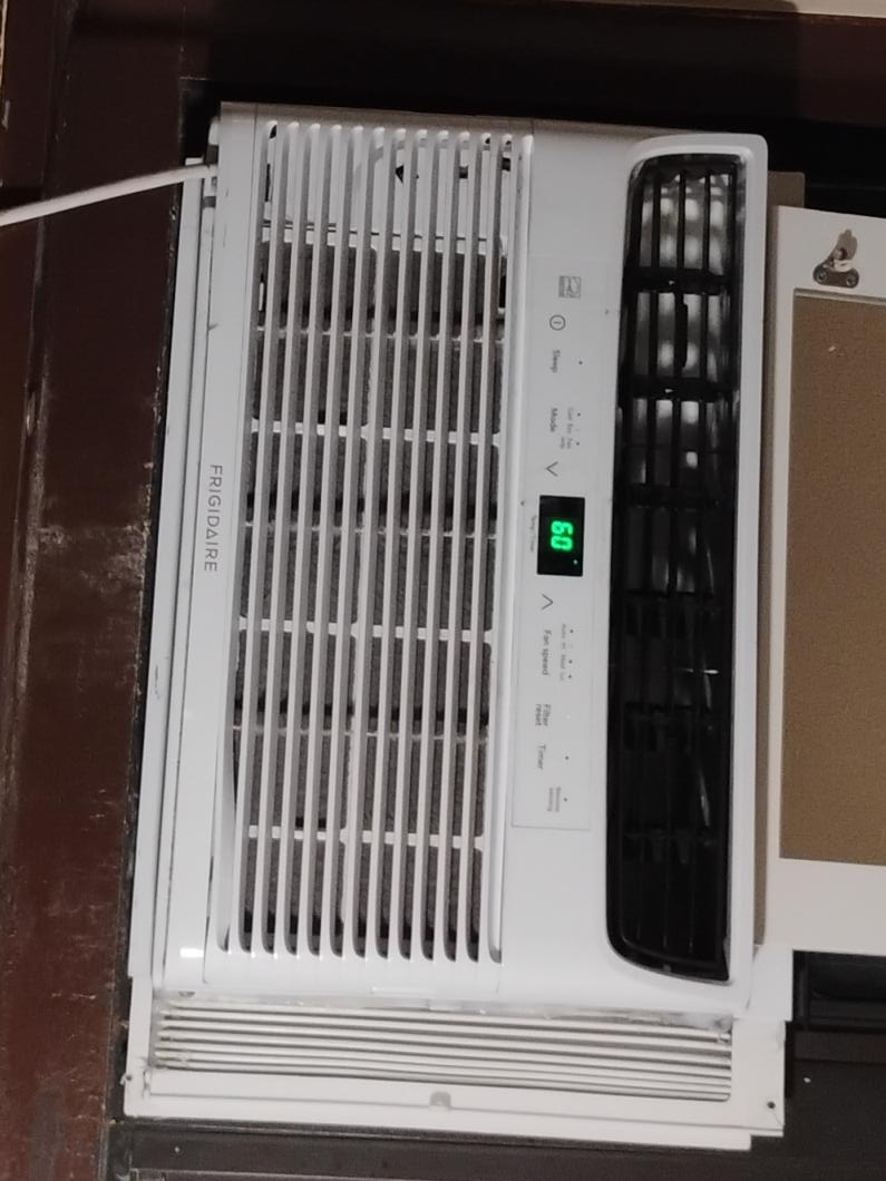 Frigidaire Window Air Conditioner w/ Remote thumbnail