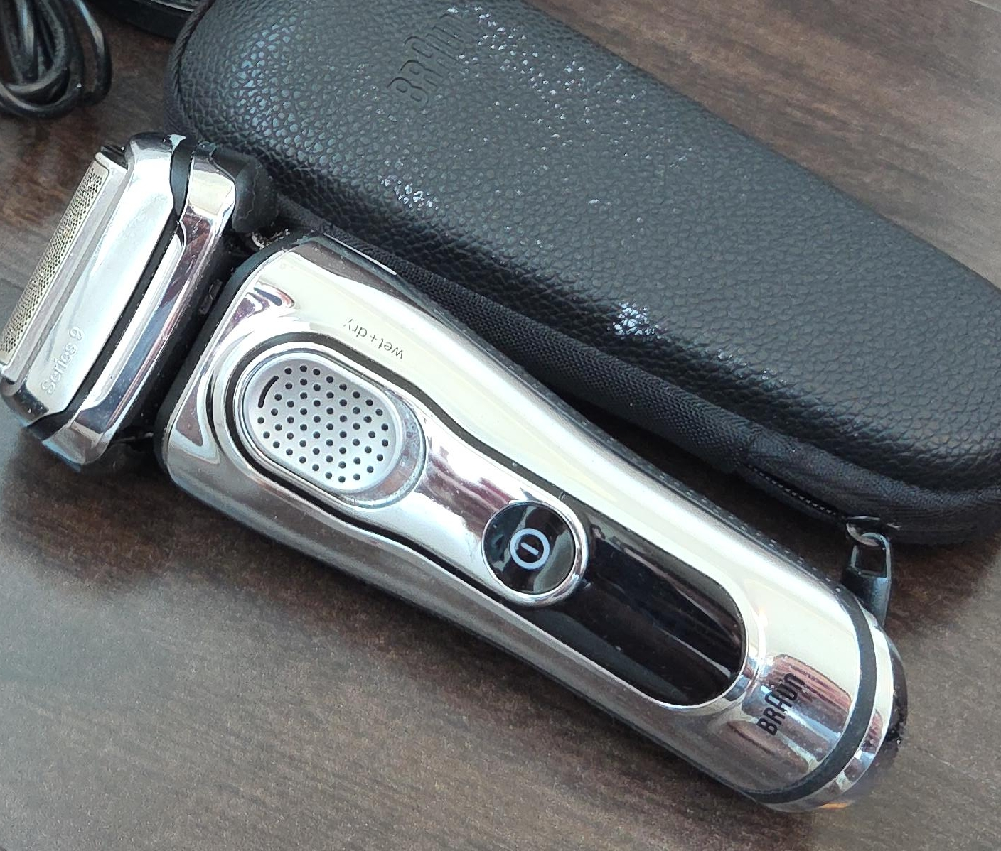 Braun Series 9 Electric Shaver image indicator(2)