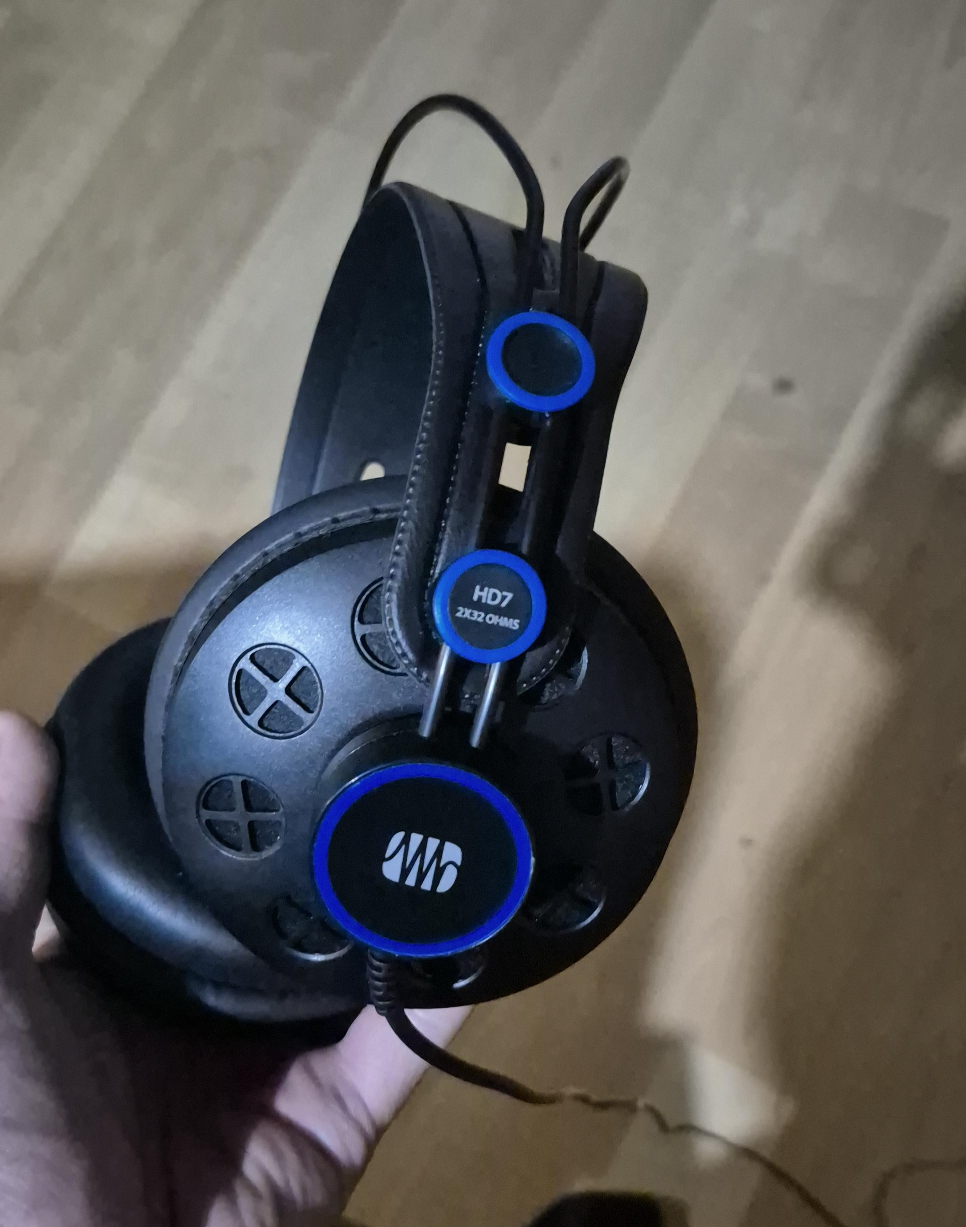 M-Audio HD7 Studio Headphones thumbnail