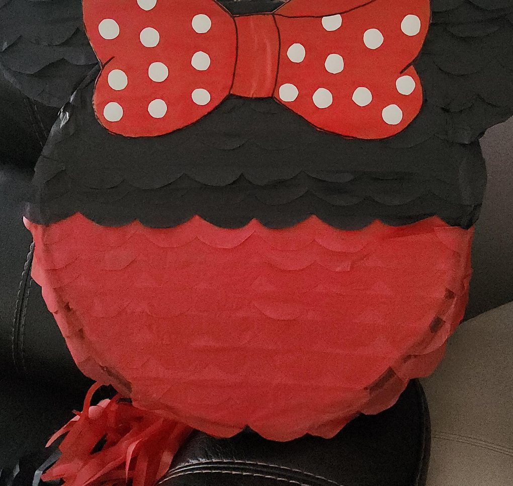 Minnie Mouse Piñata thumbnail