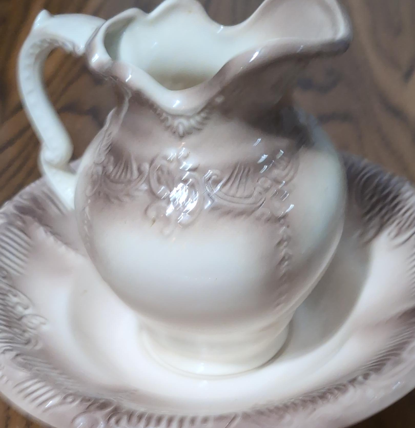 Vintage Cream & Brown Pitcher and Basin Set thumbnail
