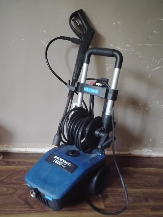 Simoniz 1800 PSI Electric Pressure Washer thumbnail
