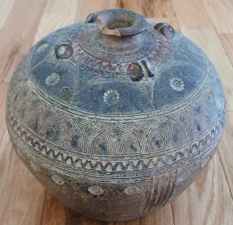 Vintage Decorative Vase thumbnail