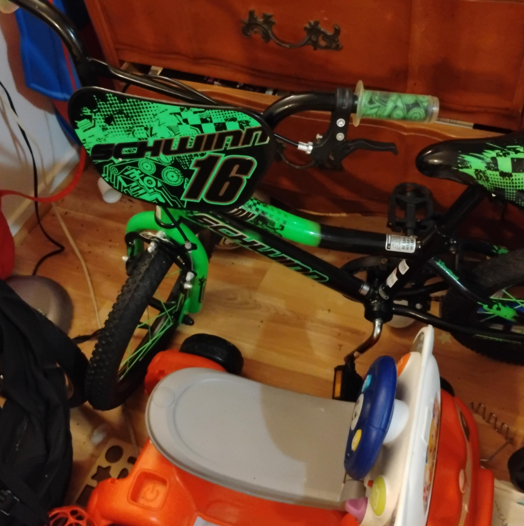 Schwinn 16" Kids Bike - Green & Black thumbnail