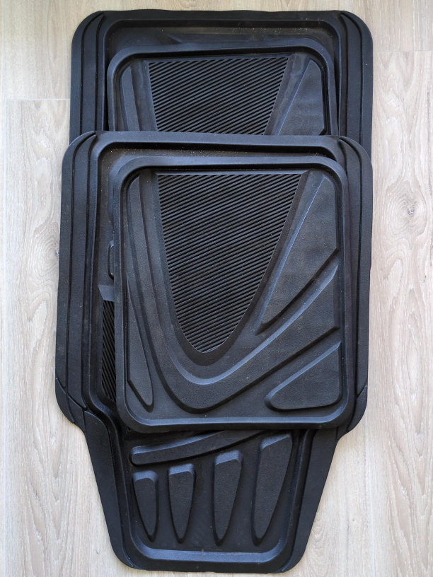 Black Rubber Car Floor Mats - Set of 4 thumbnail