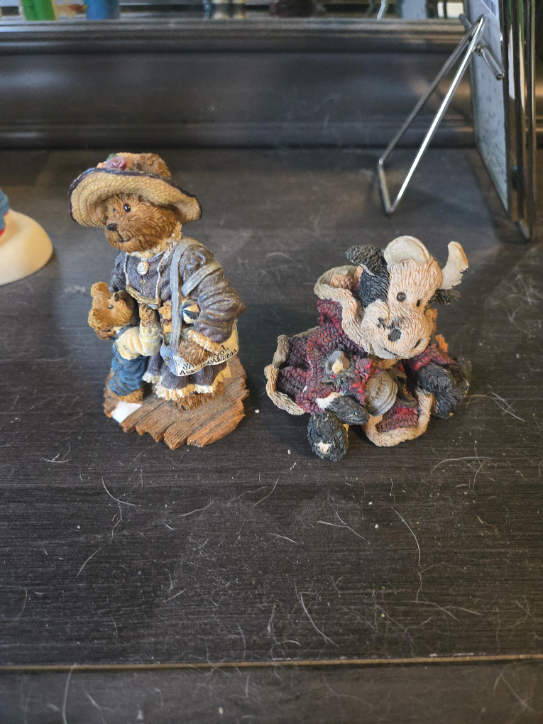 2 Willow Tree Figurines thumbnail