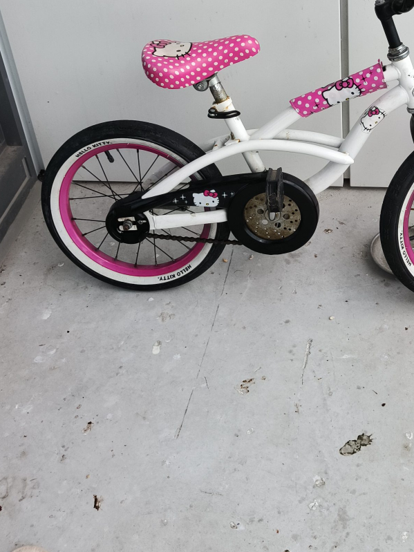 Hello Kitty Kids Bike thumbnail
