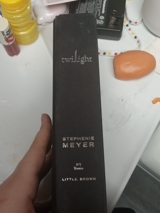 Twilight by Stephenie Meyer thumbnail