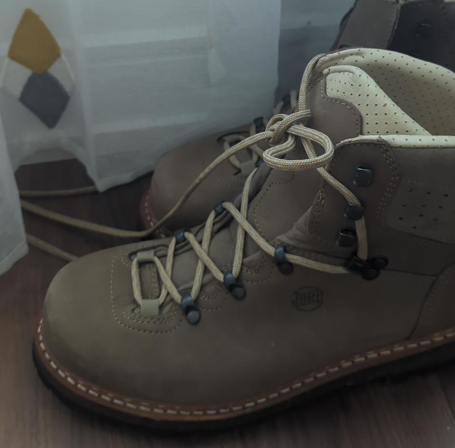 Hanwag Hiking Boots, Size 8.5 thumbnail