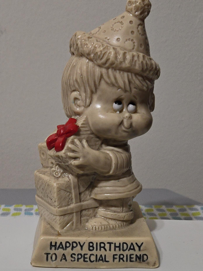 Happy Birthday To A Special Friend Figurine thumbnail