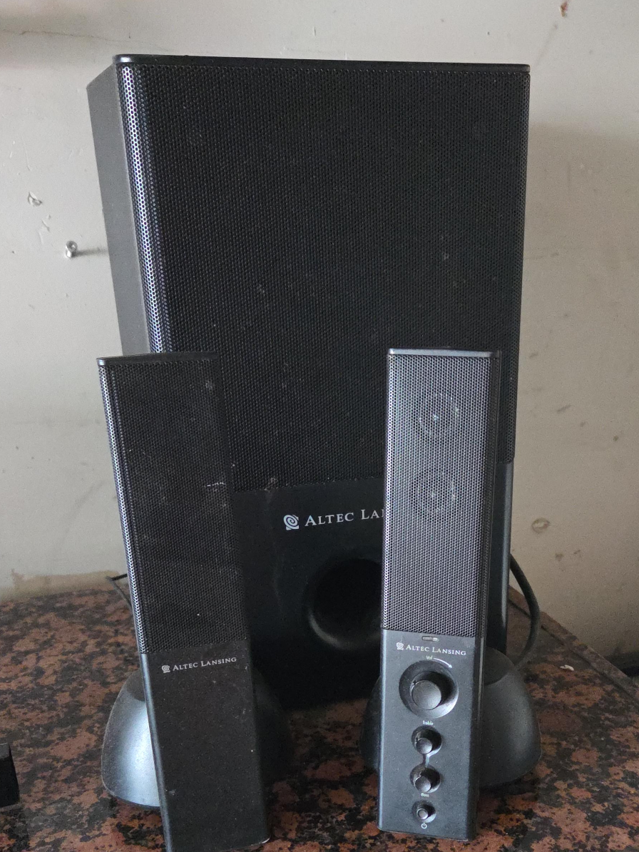 Altec Lansing 2.1 Speaker System thumbnail