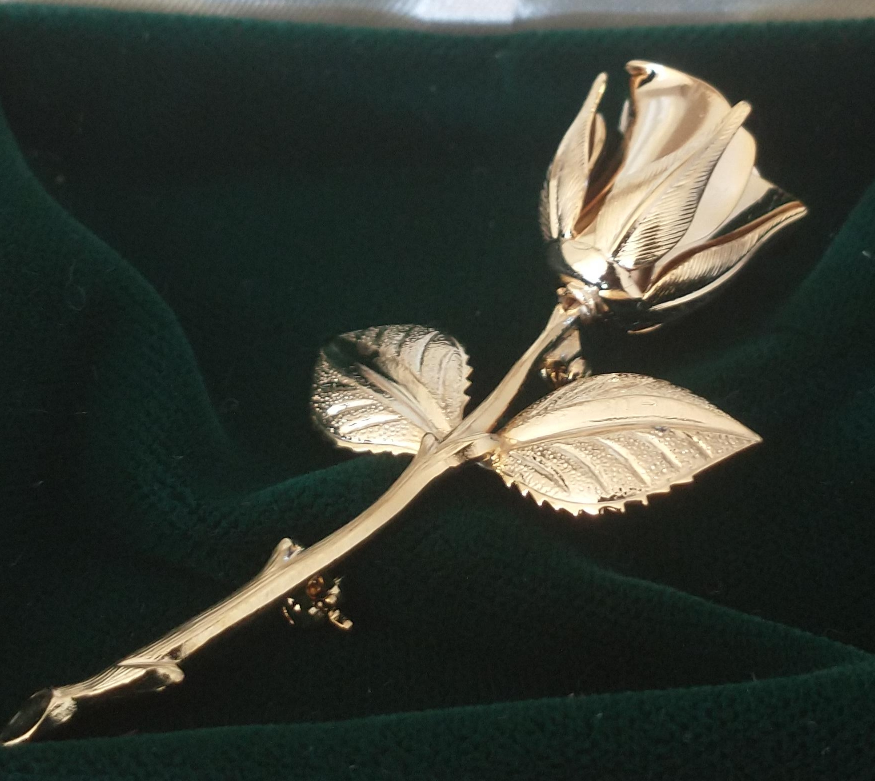 Gold Rose Brooch thumbnail