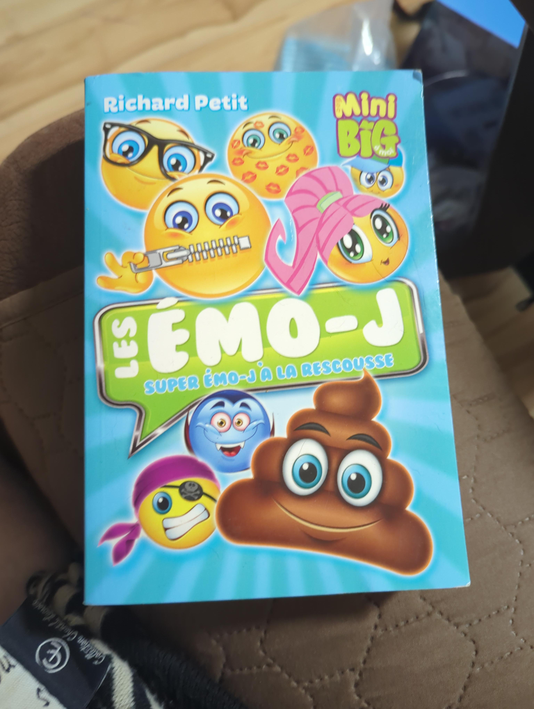 Les Emo-J Super Emo-J à la Rescousse Book thumbnail
