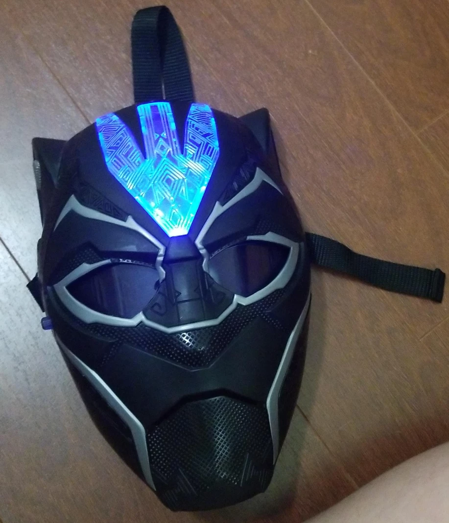 Black Panther Light-Up Mask thumbnail