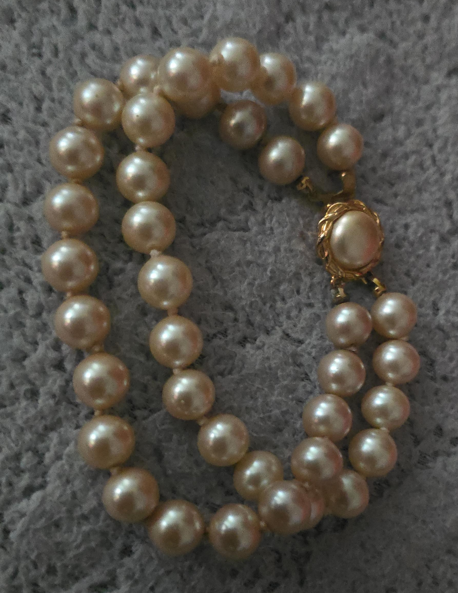 Fabulous True Vintage  Pearl Bracelet thumbnail