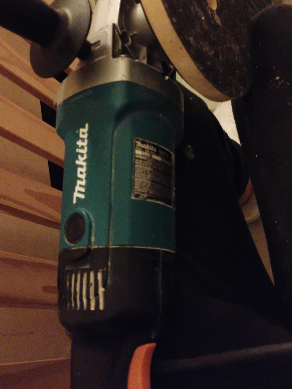 Makita 9227C Angle Polisher/Sander thumbnail