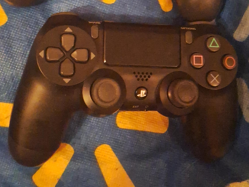 PlayStation 4 (PS4) DualShock 4 Controller thumbnail