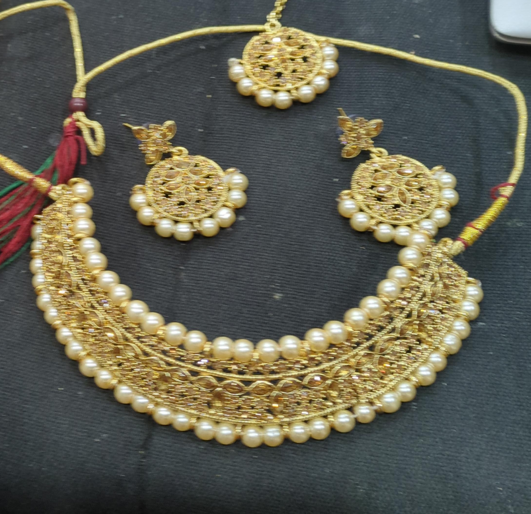 Gold-toned Indian Jewelry Set thumbnail