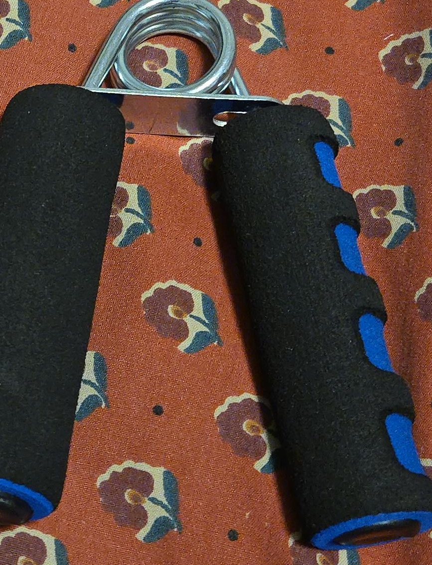 Hand Grip Strengthener - Black & Blue thumbnail