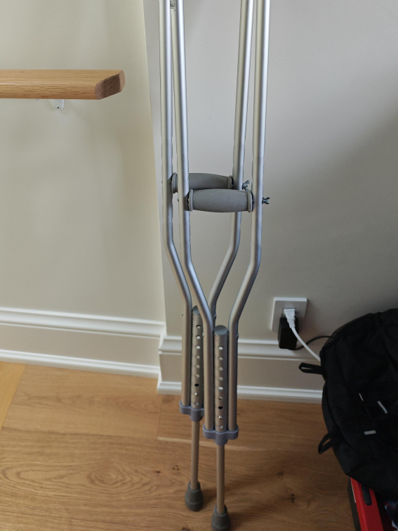 Adjustable Aluminum Crutches thumbnail
