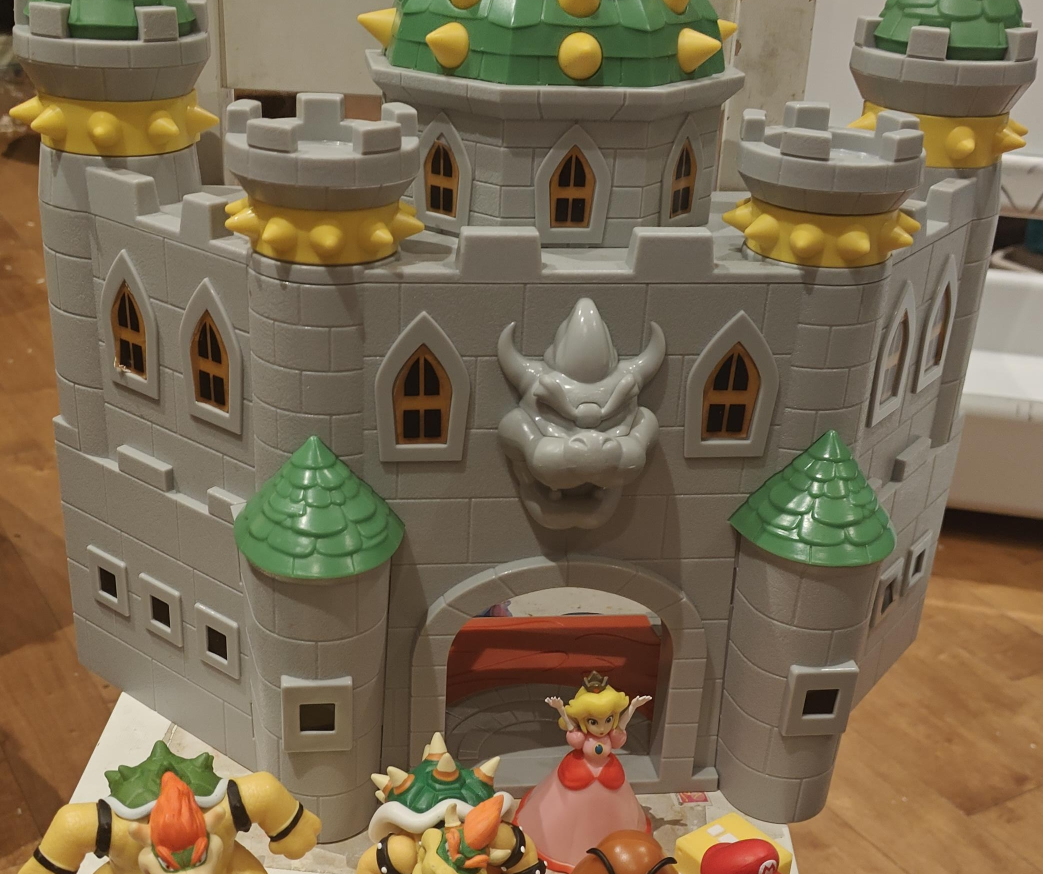 Super Mario Bowser's Castle Playset thumbnail