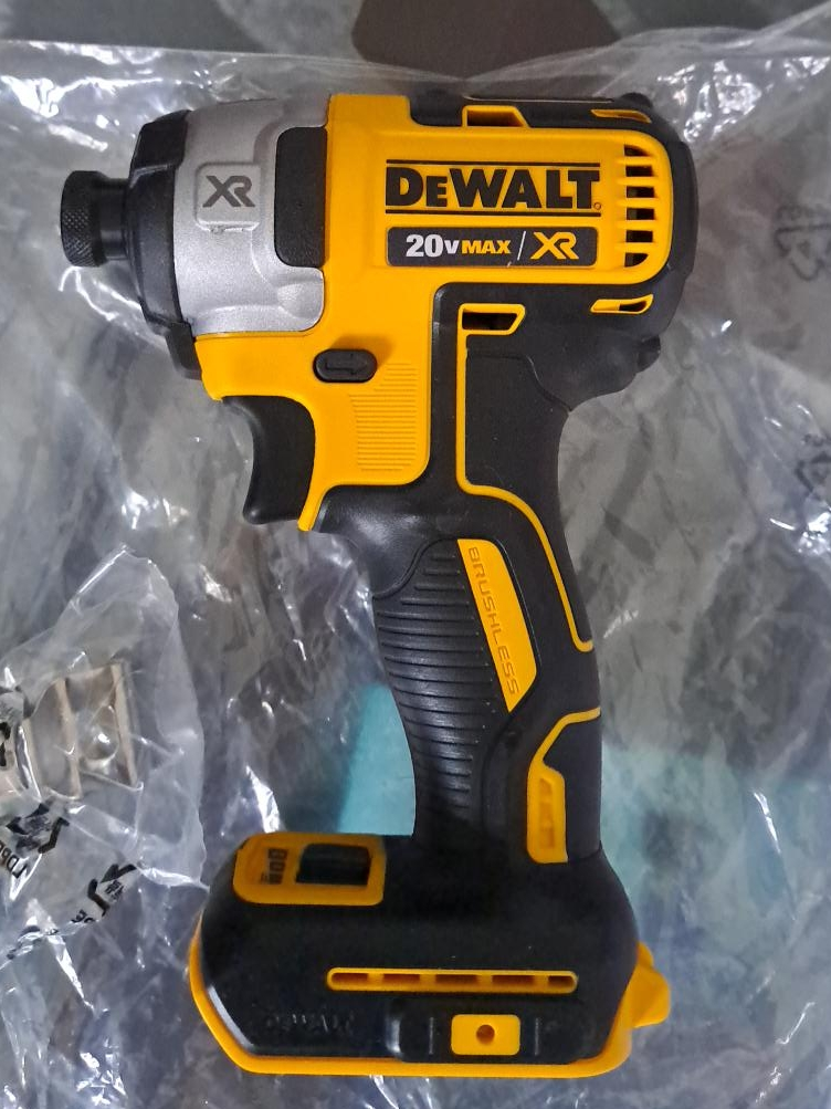 DeWalt 20V MAX XR Impact Driver - Like New! thumbnail