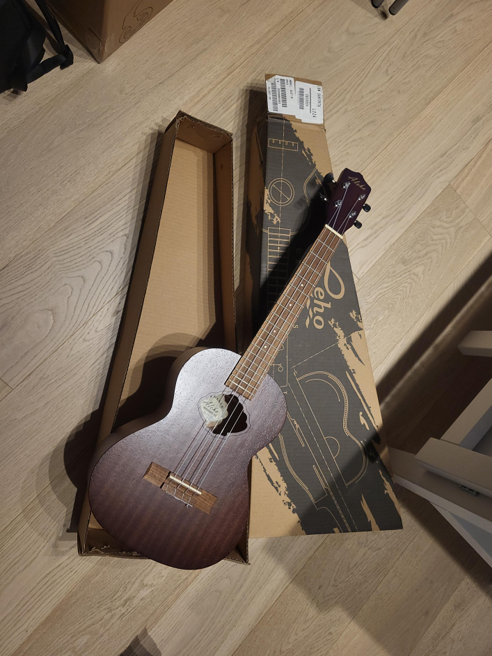Deho Ukulele with Box thumbnail