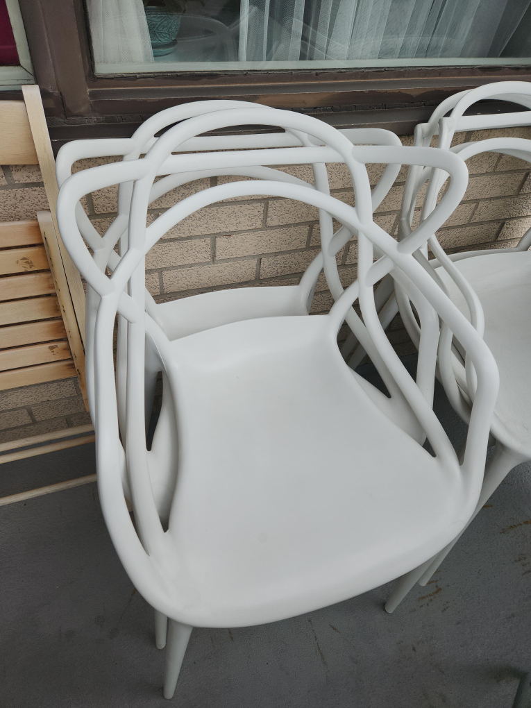 White Masters Chair by Kartell thumbnail